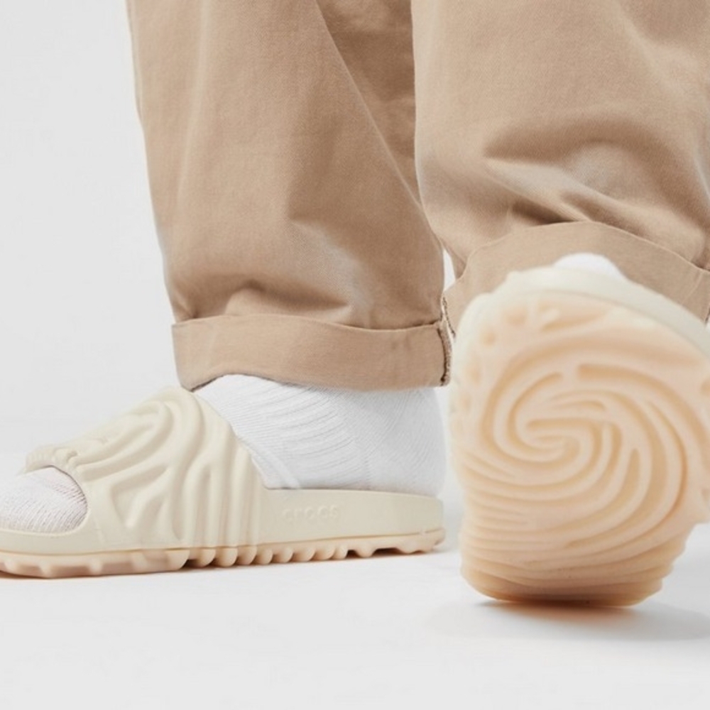 CROCS Cream Textured Slides